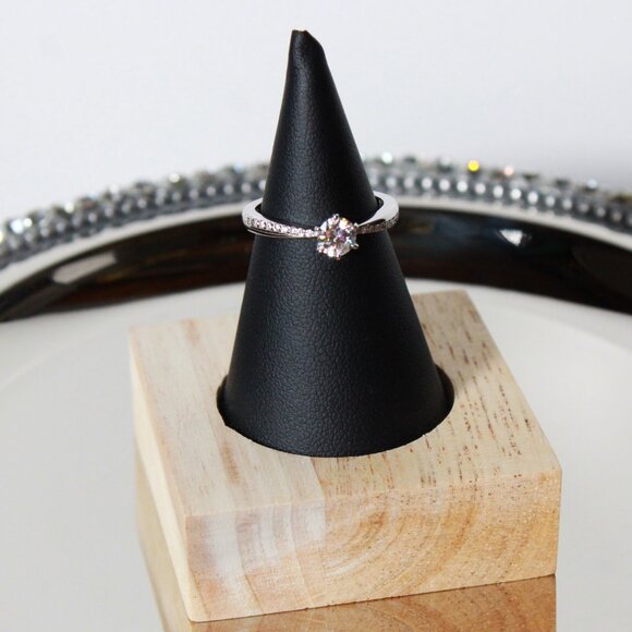 NWOT KRKC & CO Moissanites and Sterling Silver Ring Size 6 - Picture 2 of 7